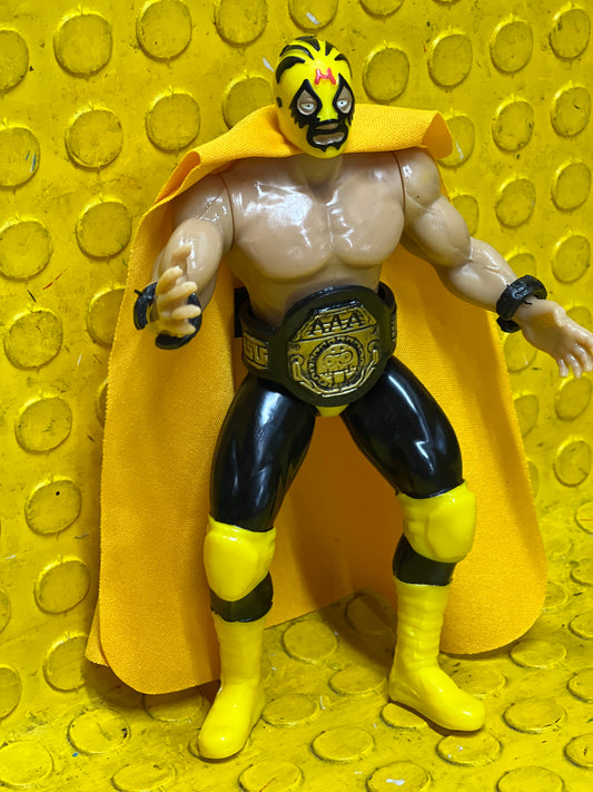 Mil Máscaras amarillo